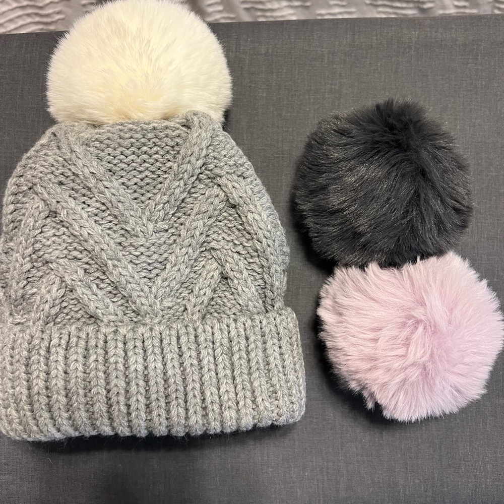 Girls Cable Knit Pom Cap with Snap On Interchangeable Poms - Light Gray